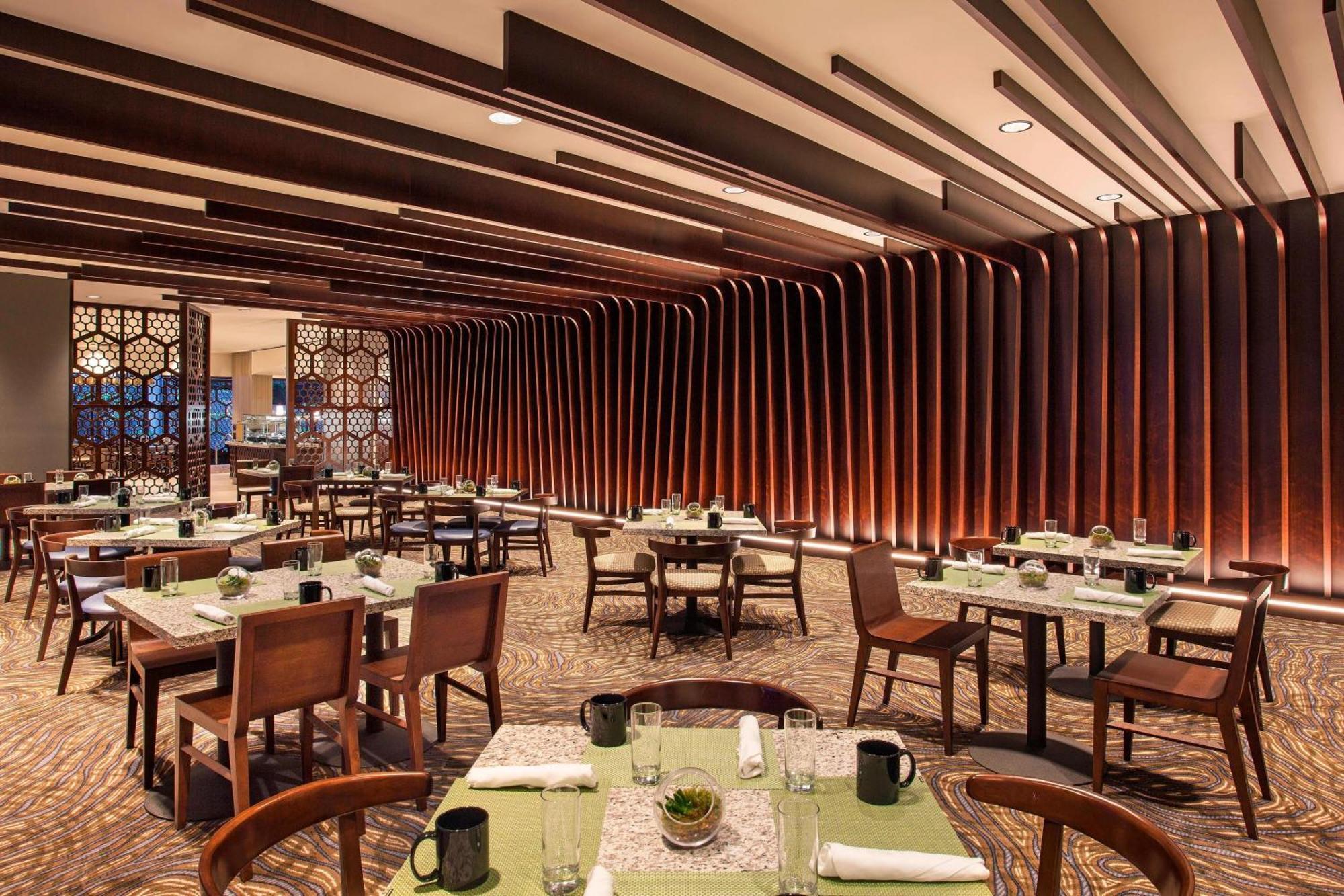 The Westin Peachtree Plaza, Hotel