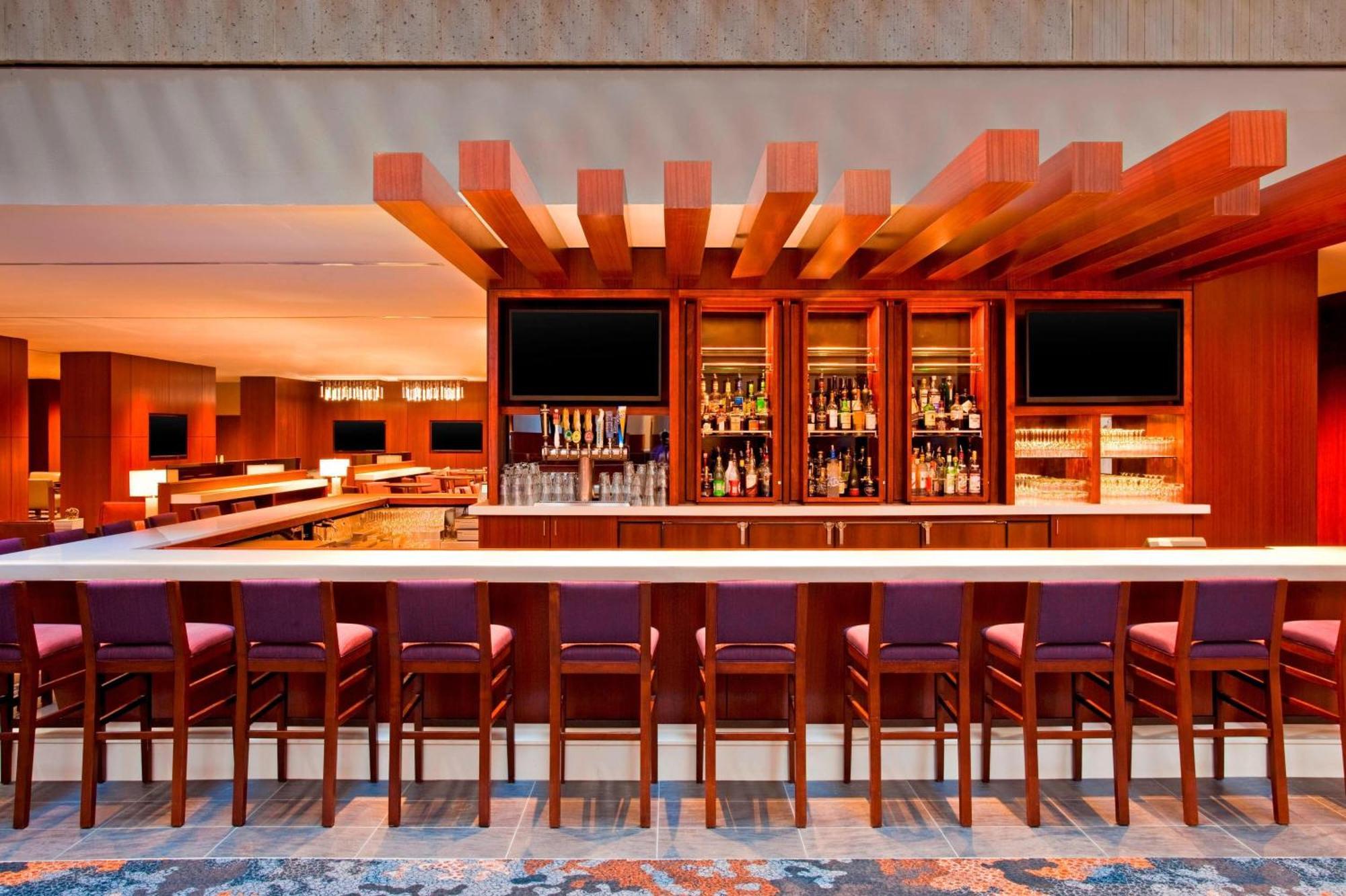 The Westin Peachtree Plaza, Hotel 4*