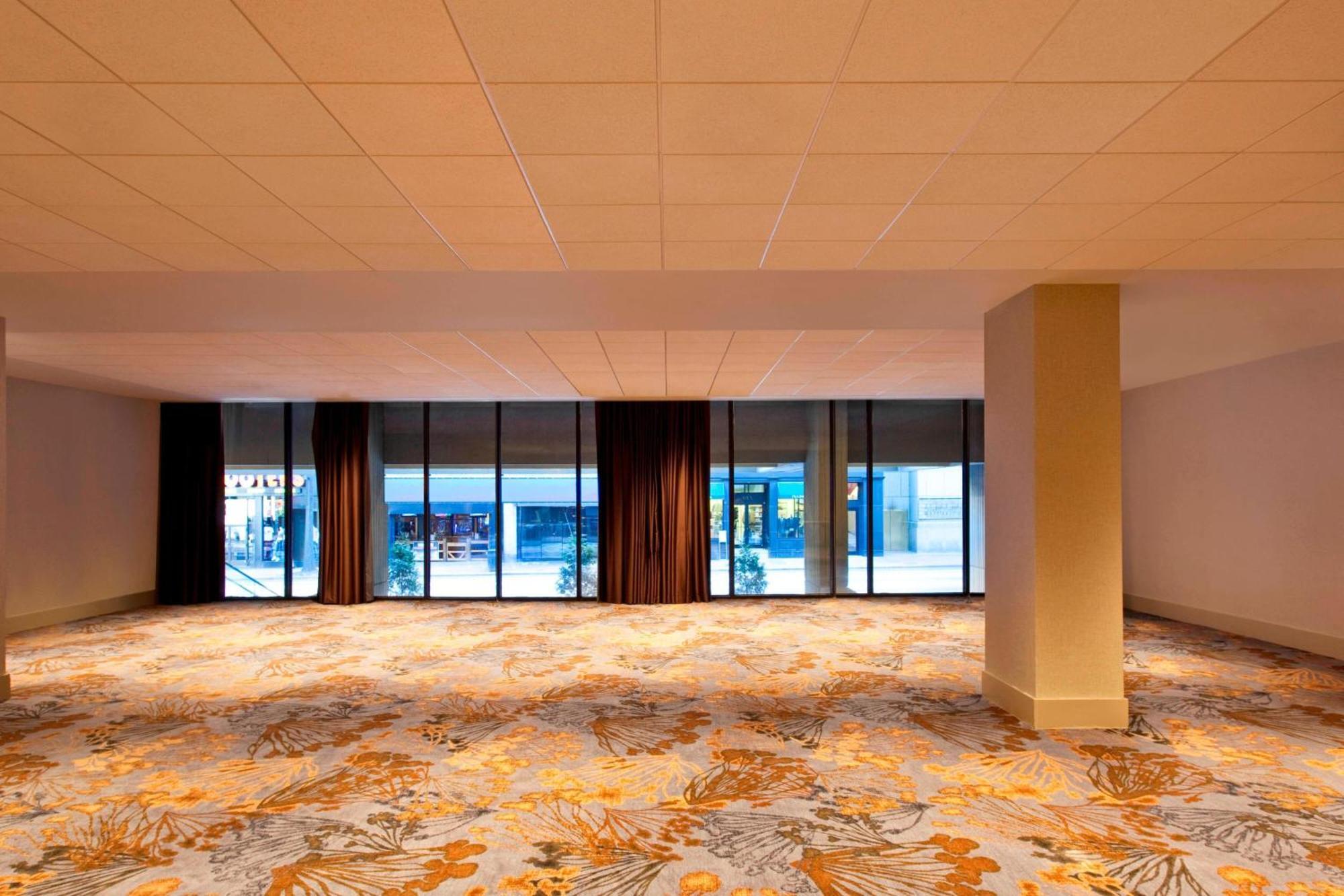 The Westin Peachtree Plaza, Hotel 4*