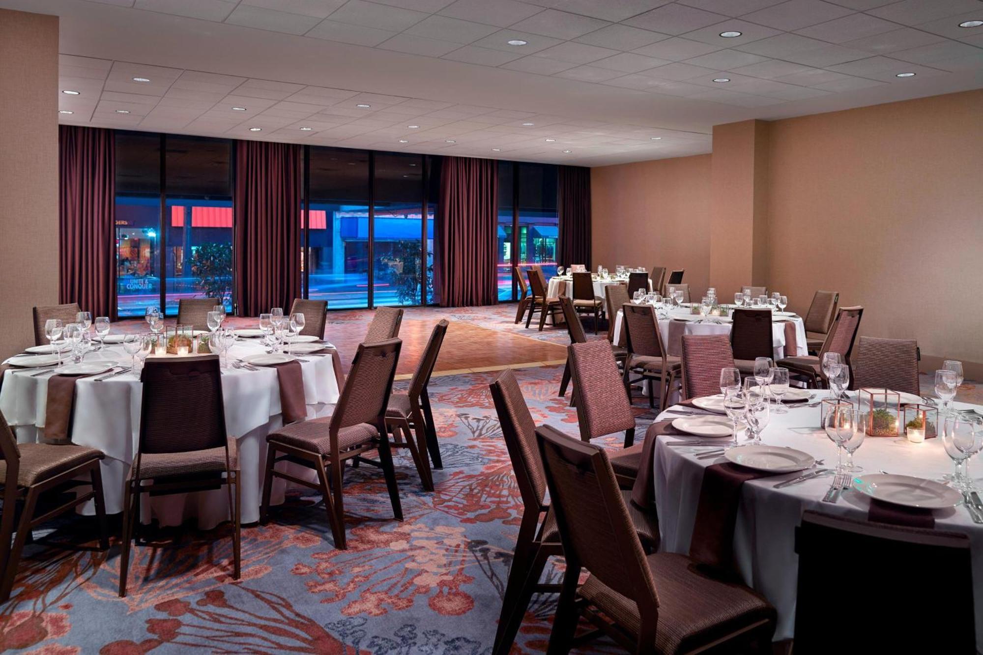 The Westin Peachtree Plaza, Hotel