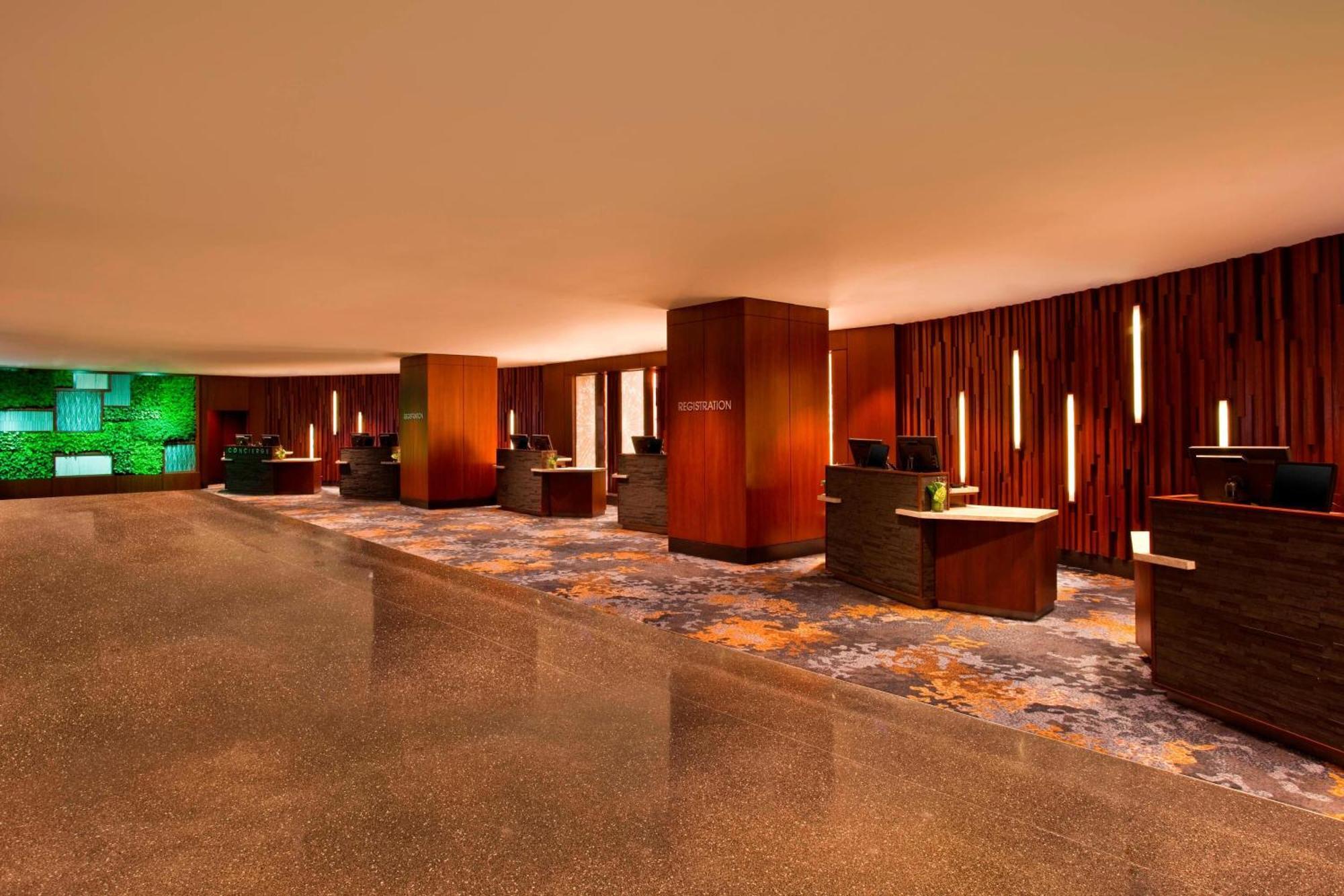 The Westin Peachtree Plaza, 4*