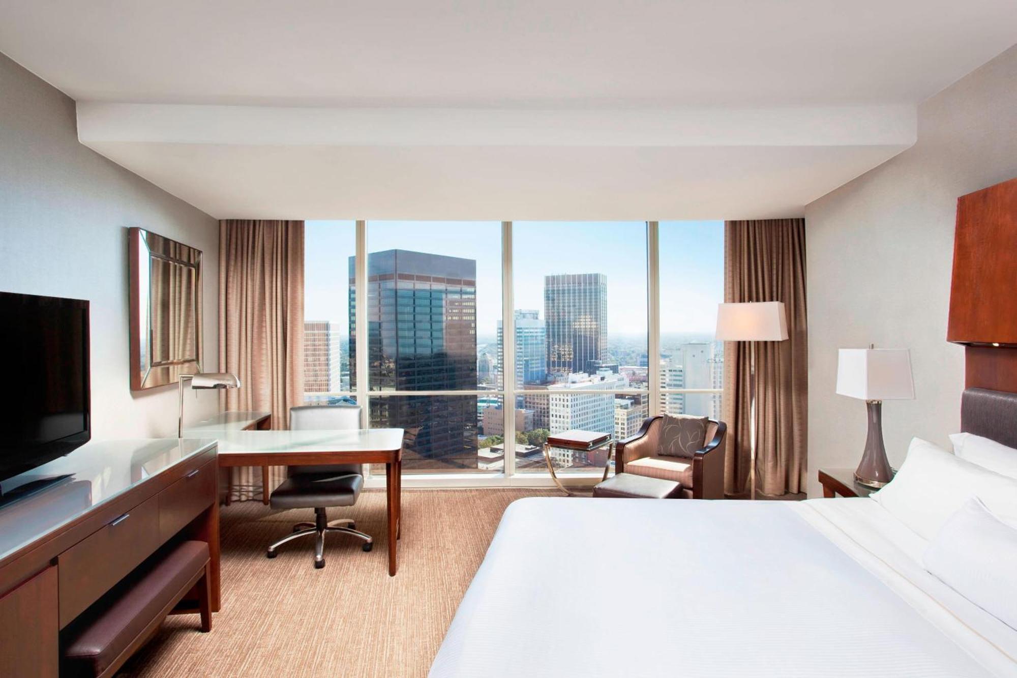 The Westin Peachtree Plaza, 4* Atlanta