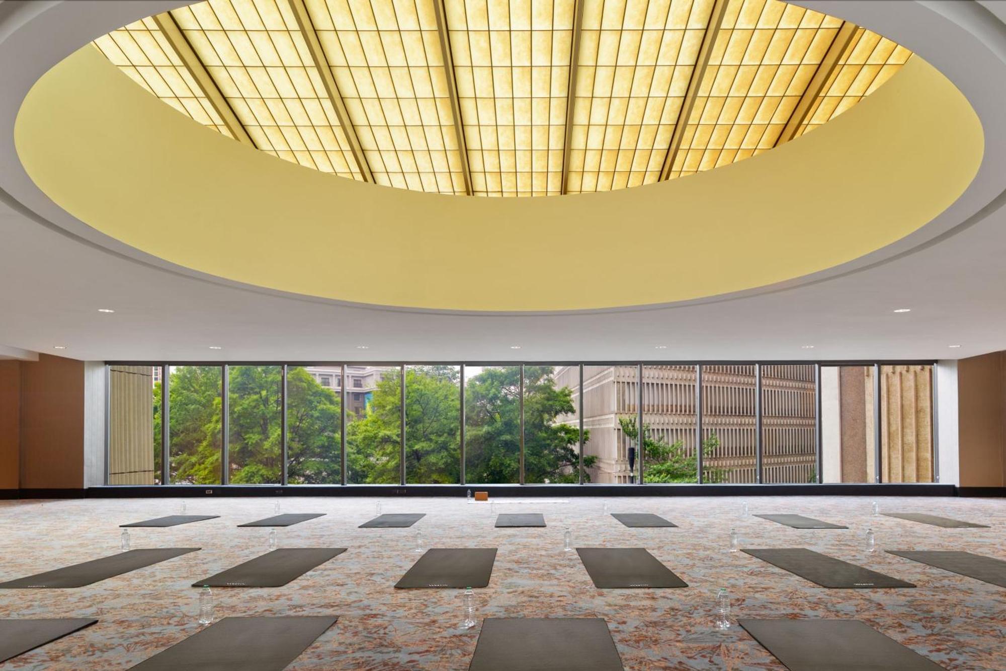 The Westin Peachtree Plaza, Hotel 4*