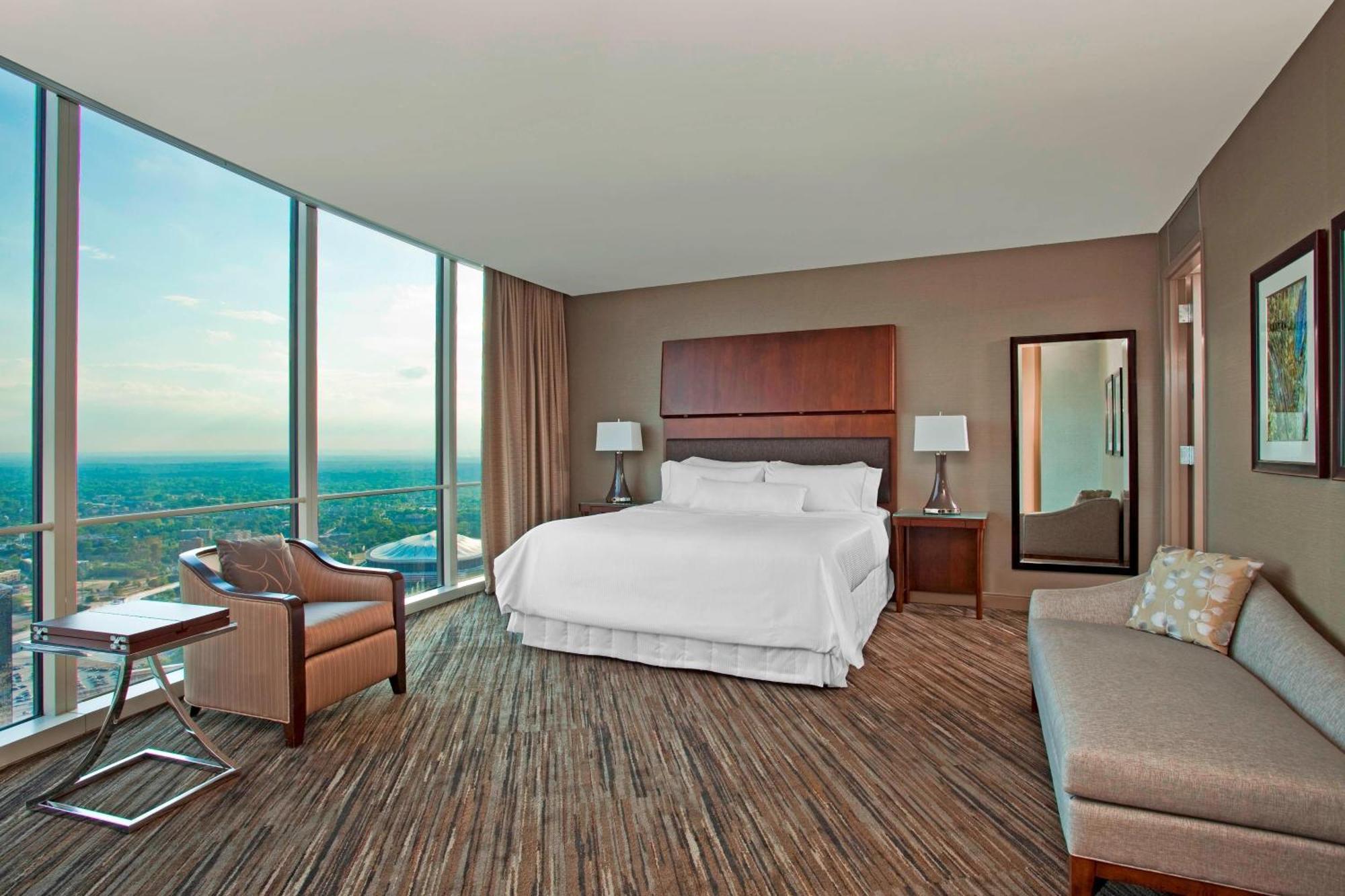 The Westin Peachtree Plaza, Hotel
