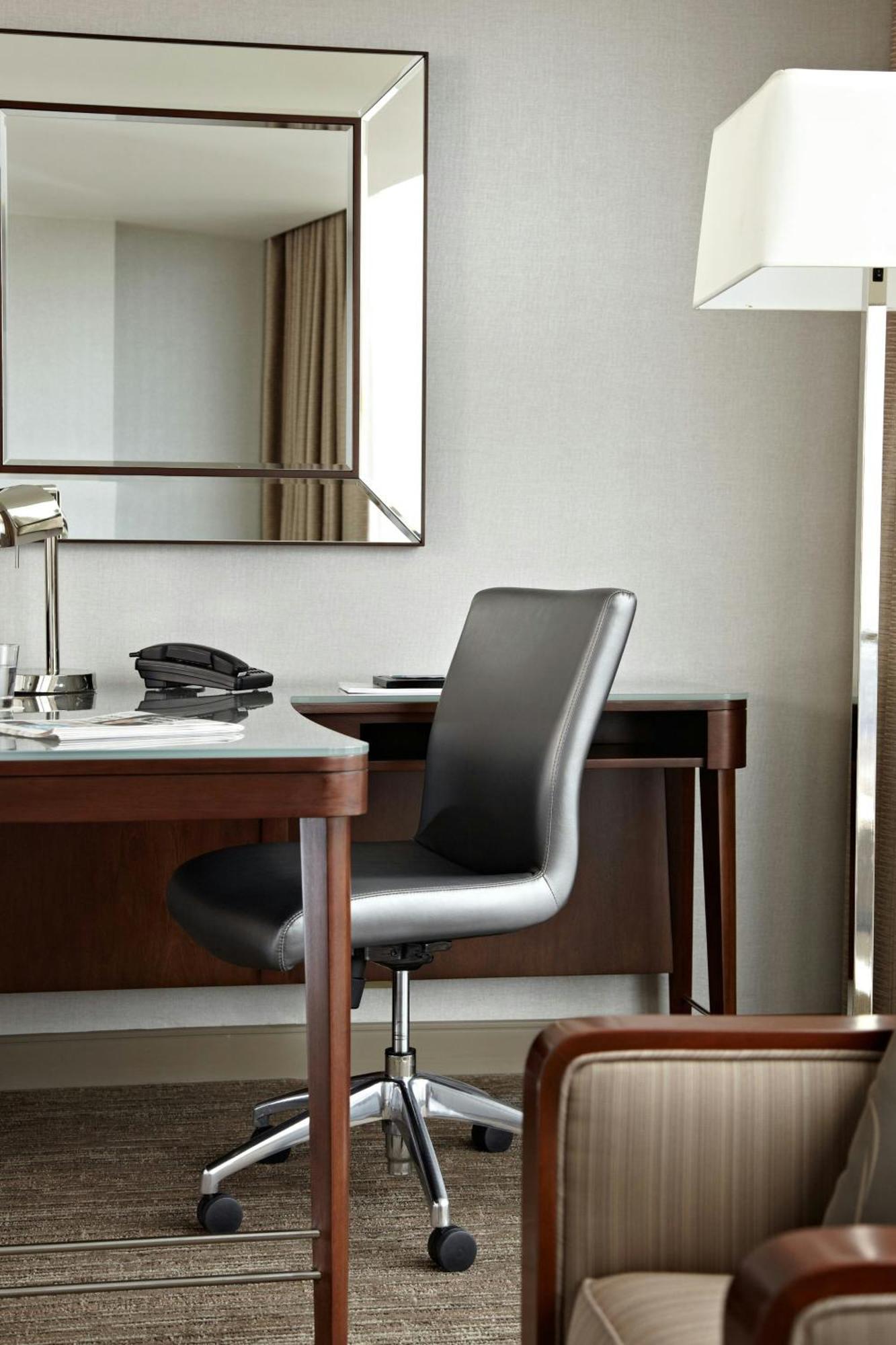 The Westin Peachtree Plaza, Hotel