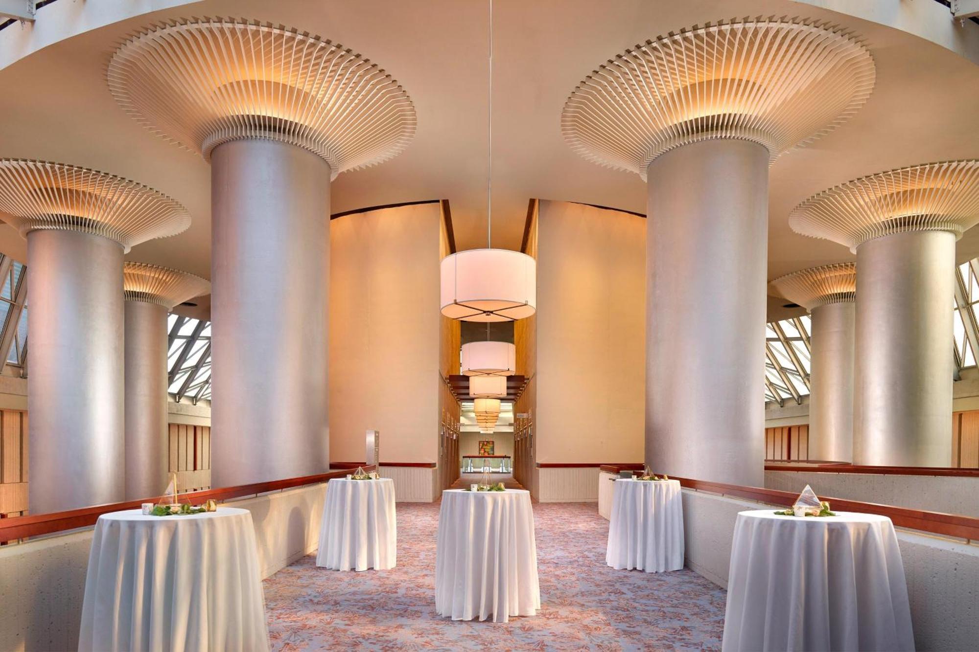 The Westin Peachtree Plaza, 4* Atlanta