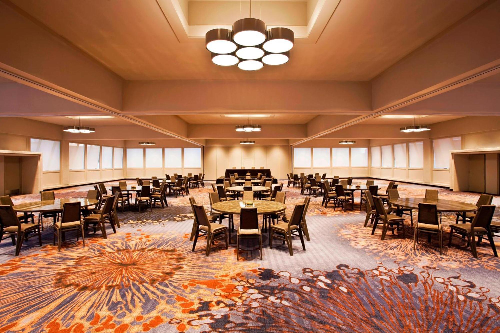The Westin Peachtree Plaza, Hotel 4*