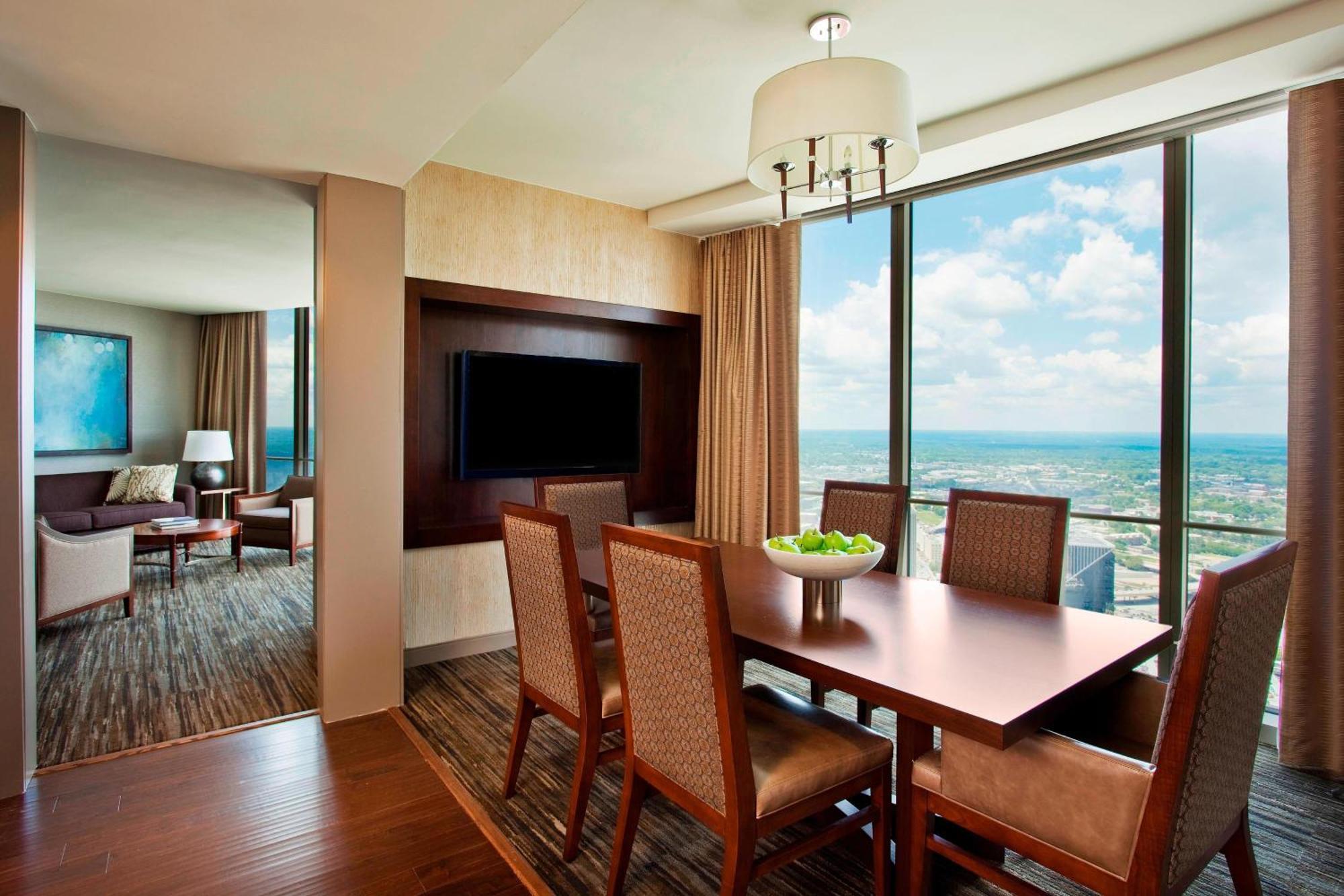 The Westin Peachtree Plaza, Hotel